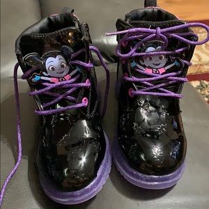 Vampirina boots 9